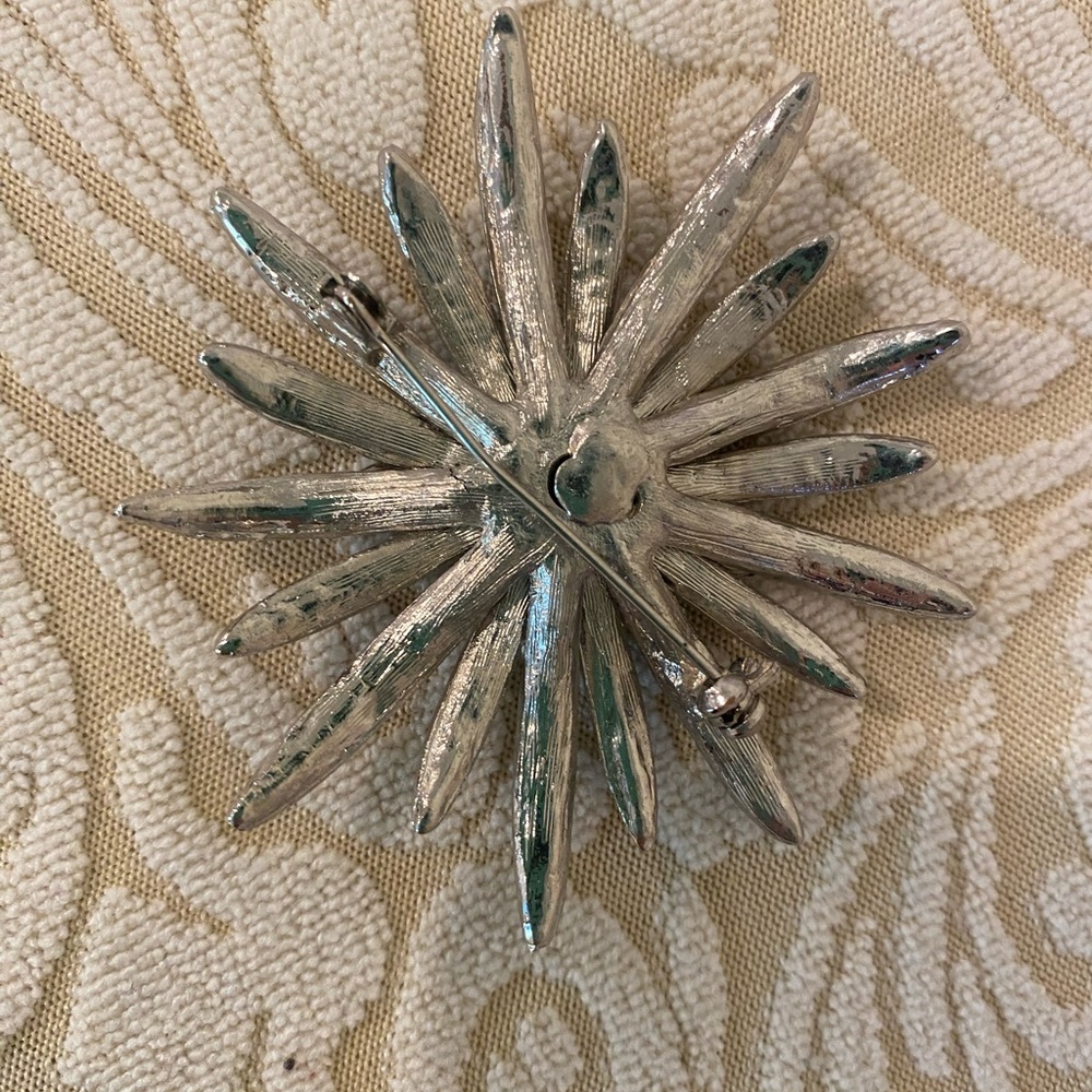 Vintage marcasite crystal silver chrysanthemum brooch - Picture 3 of 3